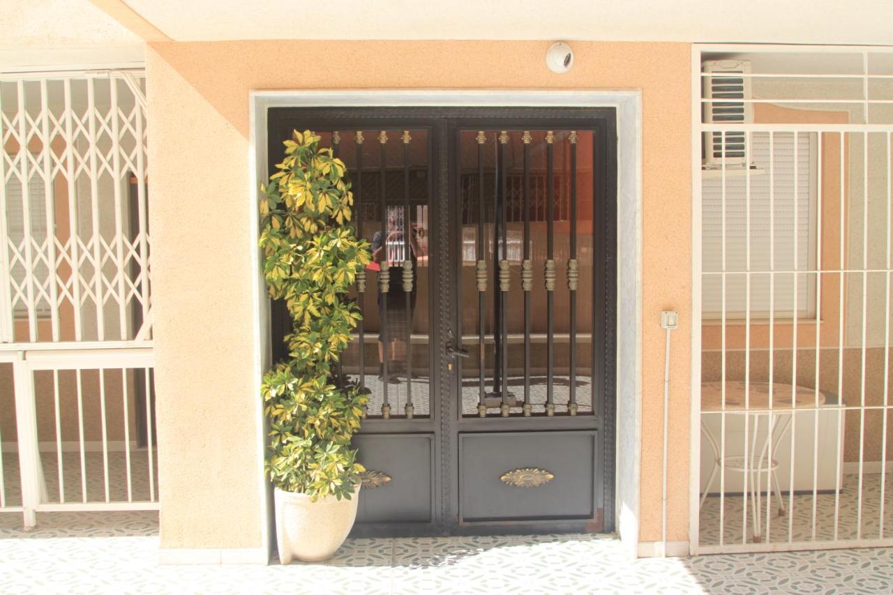 Ferienwohnung Apartamento Urbano Arregui Torrevieja Exterior foto