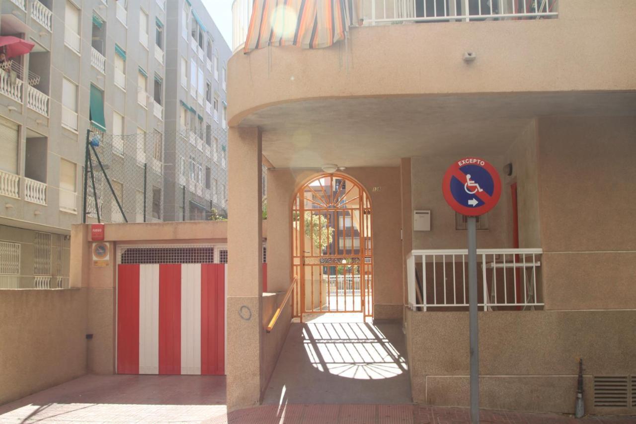 Ferienwohnung Apartamento Urbano Arregui Torrevieja Exterior foto